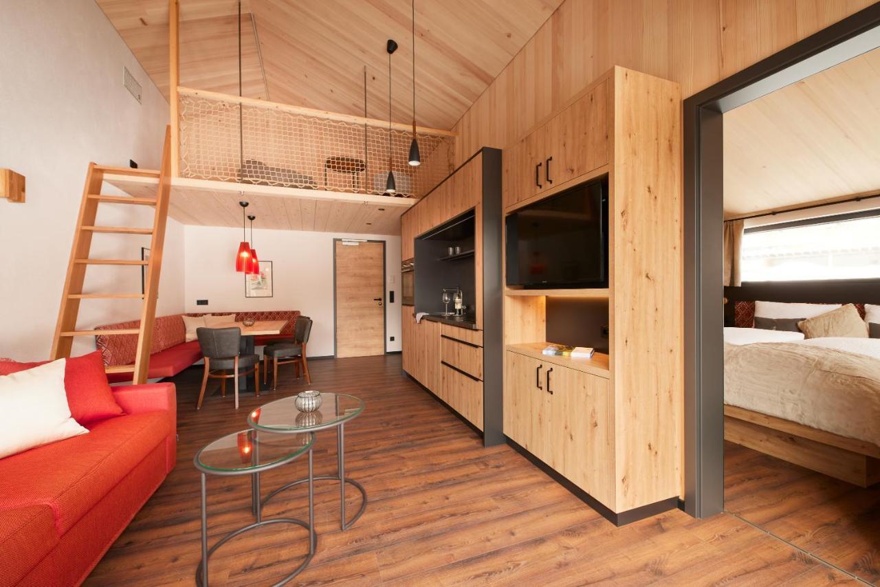One-Bedroom Loft Apartment Balcony,1077896461:JPEG