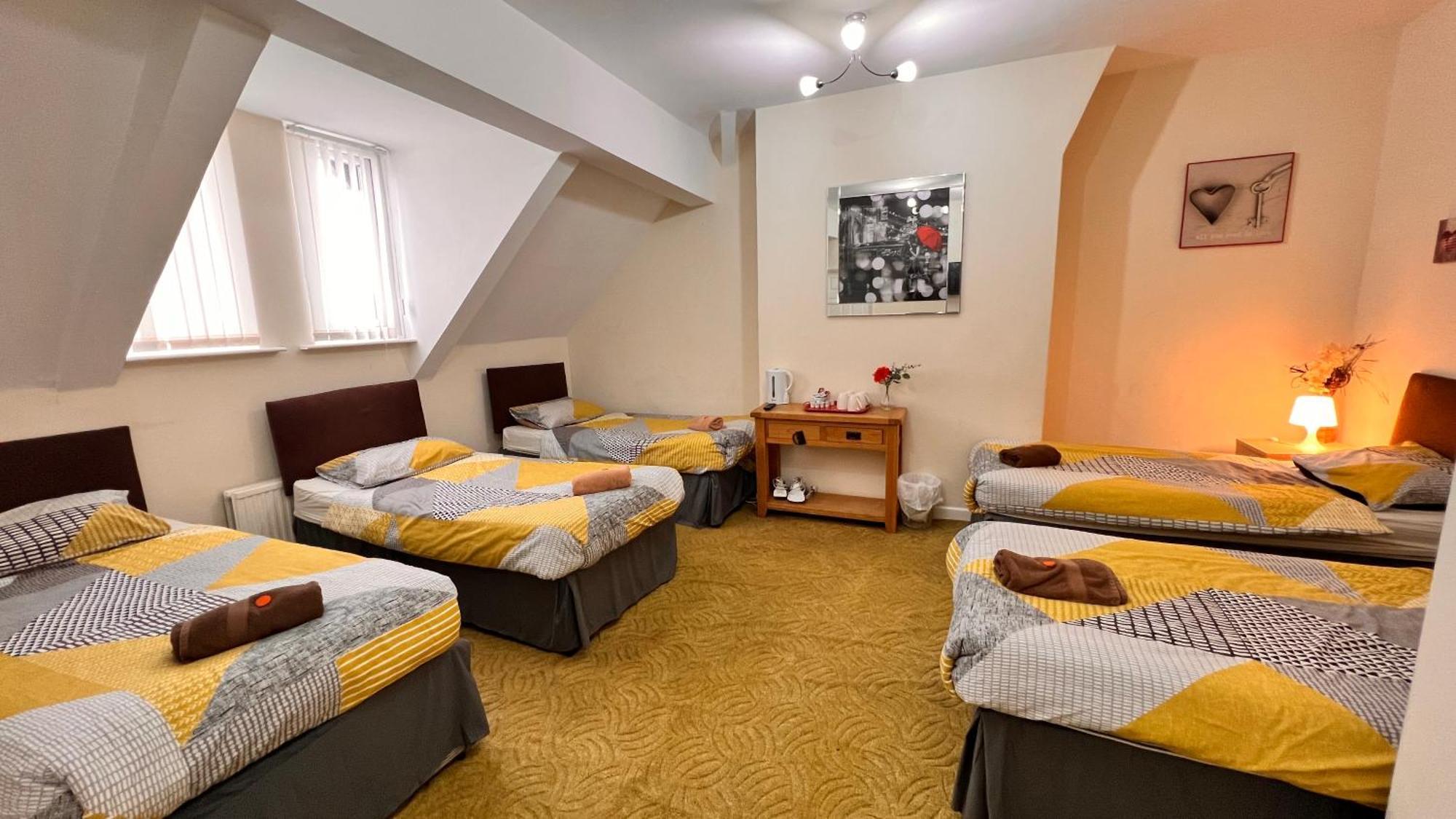 Familienzimmer (5 Erwachsene)
