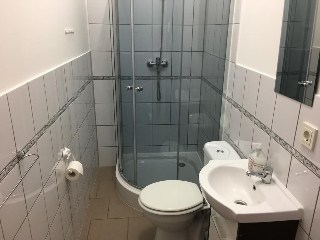 Zweibettzimmer mit Bad