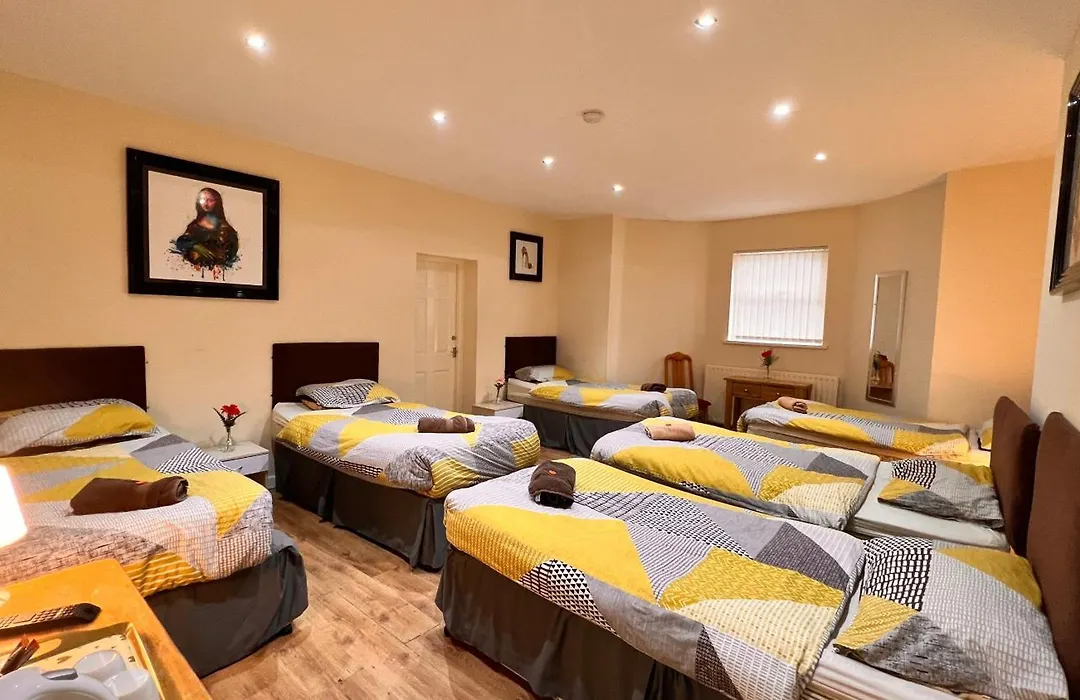 Castle Lodge Guest House 86-88 Sheil Rd L6 3Af-1