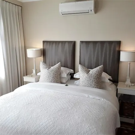 Hermanus Beach Villa-2