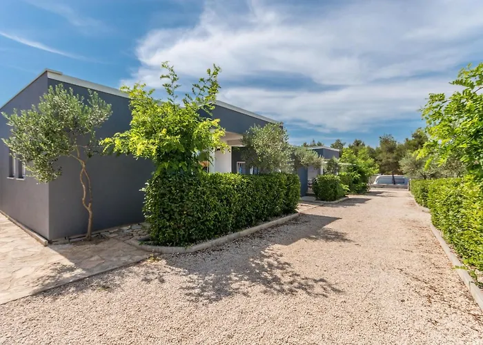 Camp Mateo With Pool