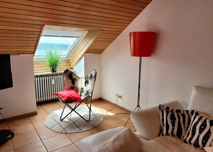 Hotel nahe College: Ferienwohnung mit Seeblick und Dachterrasse in Überlingen