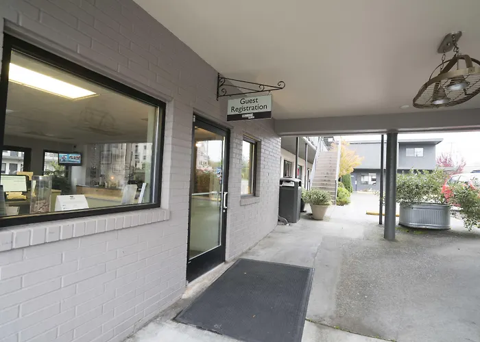 The Grove West Seattle Inn